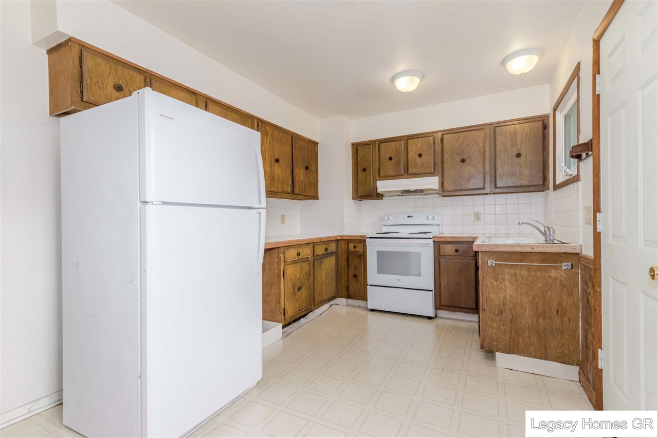 5890 Ridgebrook Drive, Unit 5892 Grand Rapids, MI 49508 - Photo 7 of 38