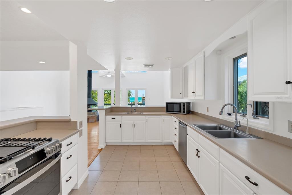 4051 North Shell Road Siesta Key, FL 34242 - Photo 16 of 63