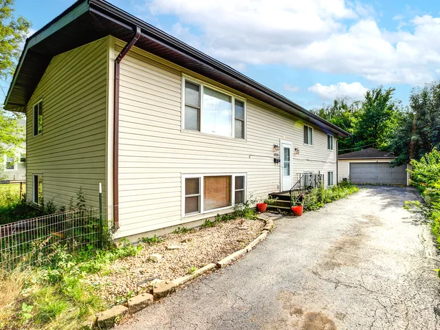 $245,000 | 1605 South Des Plaines Street, Joliet, IL 60436