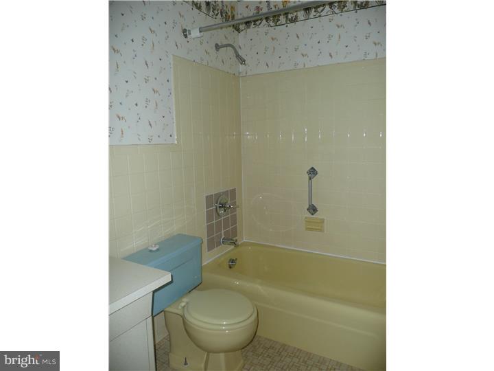 274 Forrest Road Morrisville, PA 19067 - Photo 17 of 21 Bathroom