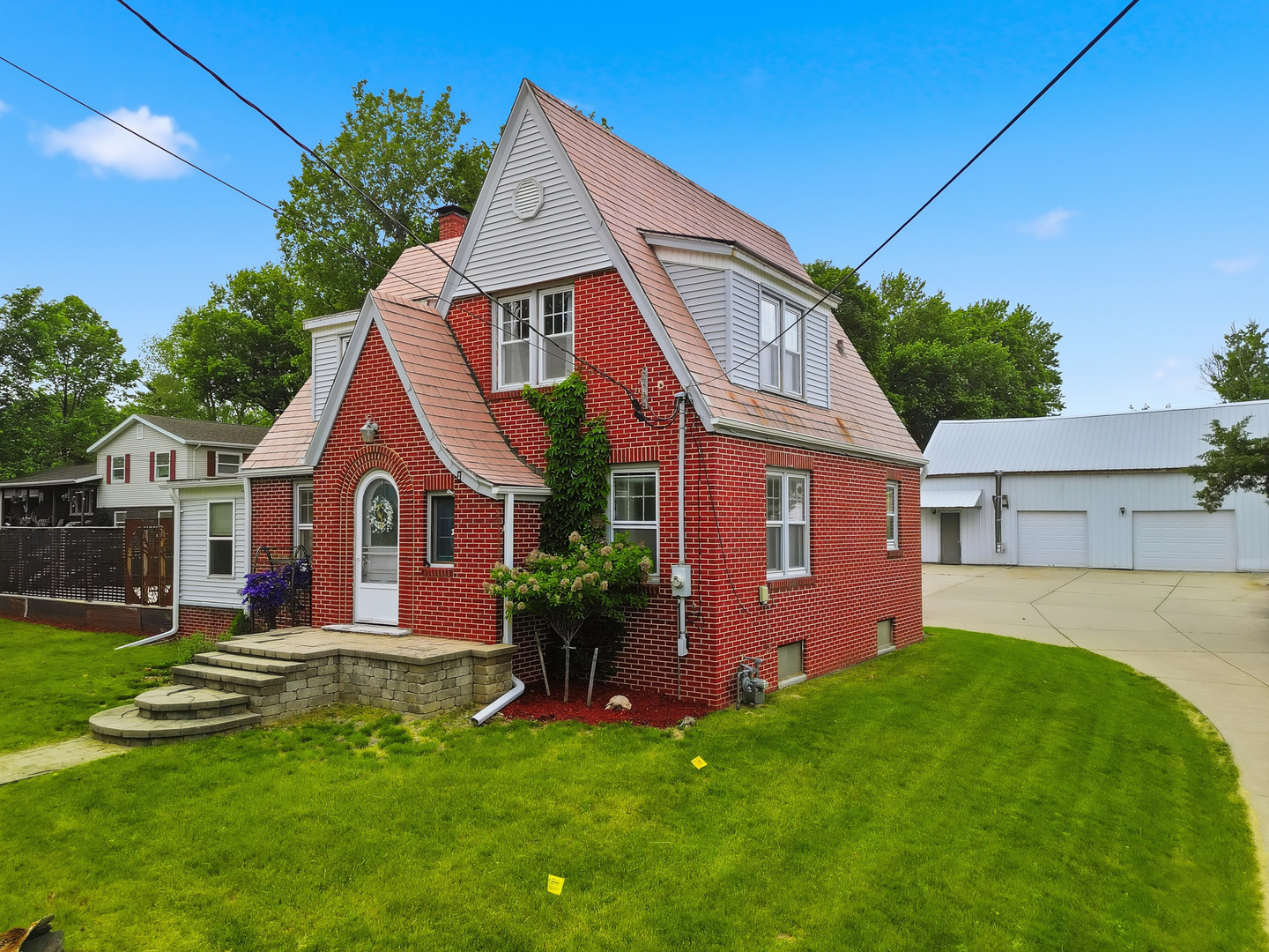 1301 Long Street Dixon, IL 61021 - Photo 2 of 47