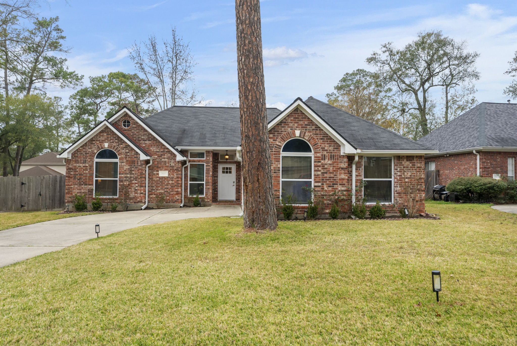 25003 Burgh Castle Drive Spring, TX 77389 - Photo 2 of 31