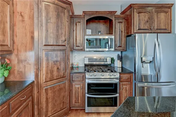 $610,000 | 500 Northeast Woodpark Lane, Lee's Summit, MO 64086