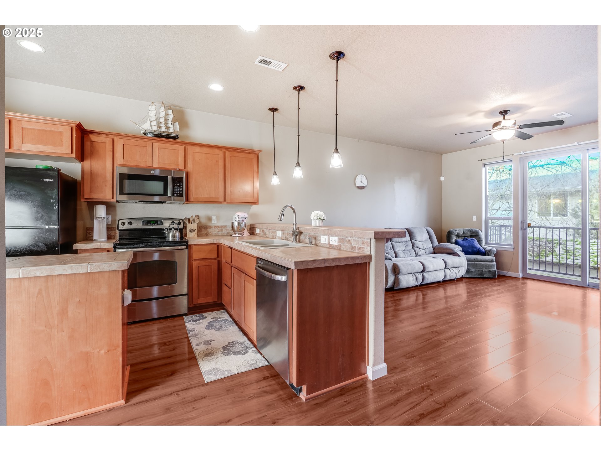 2981 Southwest 187th Avenue Beaverton, OR 97003 - Photo 3 of 34
