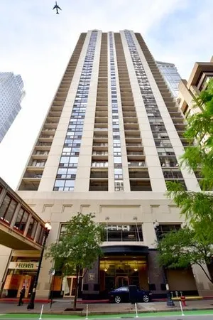 $2,378 | 200 North Dearborn Street, Unit 2801, Chicago, IL 60601