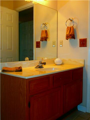 738 Doak Road Manchester, TN 37355 - Photo 11 of 13 Hallway full bath has tub/shower.