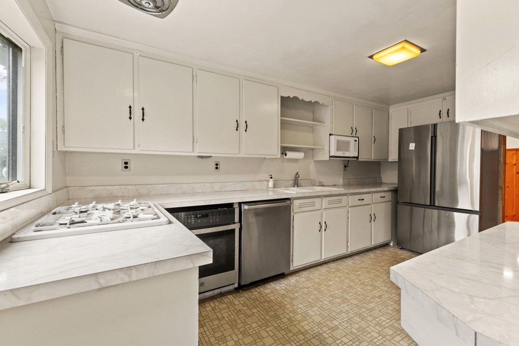 93 Locksley Road Lynnfield, MA 01940 - Photo 17 of 42 Gallery Image 17