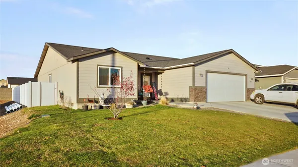 $415,000 | 705 East Mt. Adams Street, Othello, WA 99344