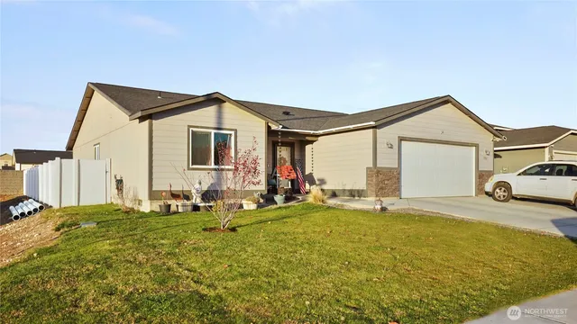 a house view with a outdoor space