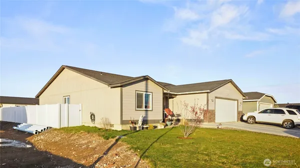 $415,000 | 705 East Mt. Adams Street, Othello, WA 99344