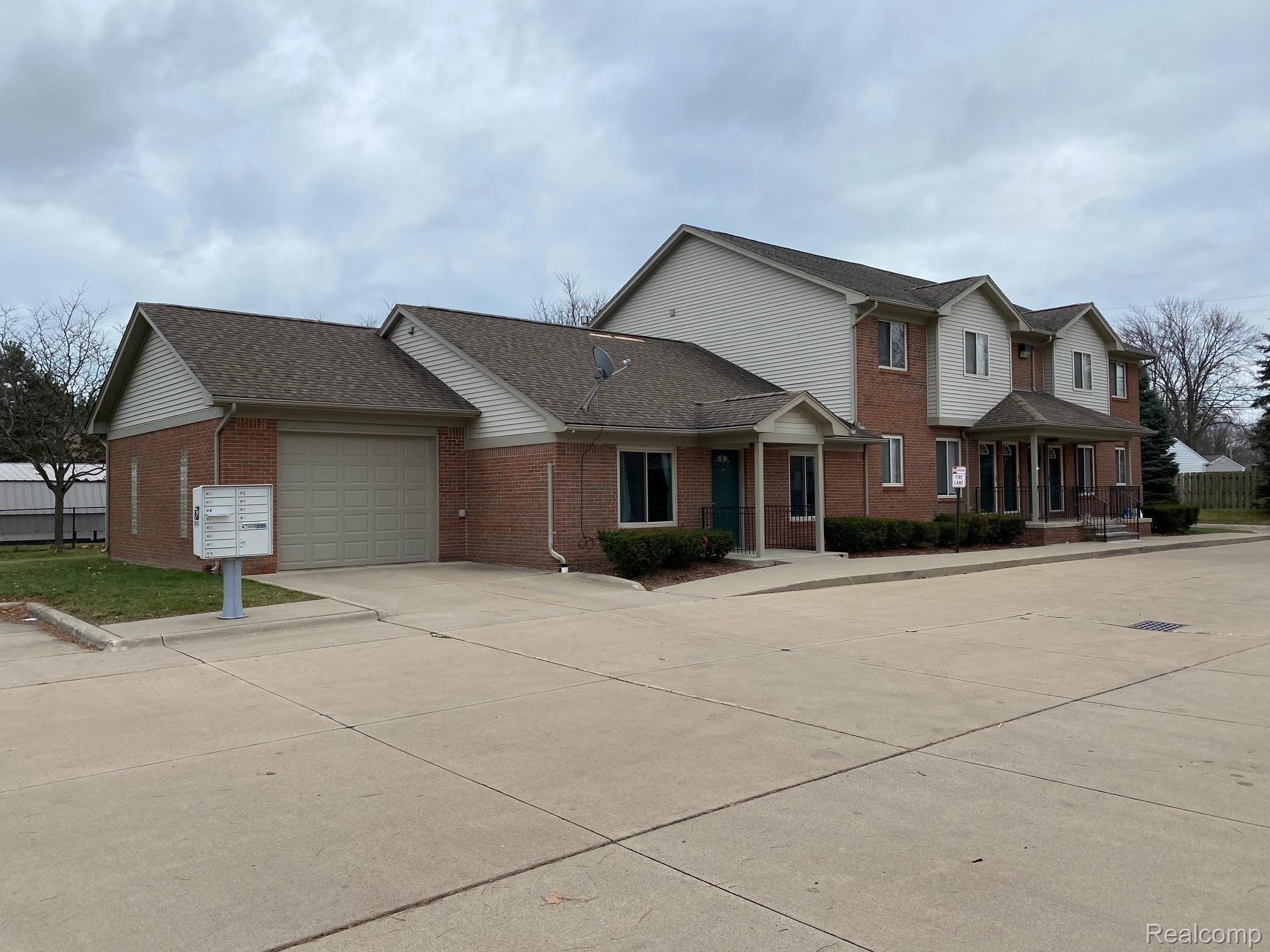 18530 East 14 Mile Road Fraser, MI 48026 - Photo 3 of 23 3.jpg