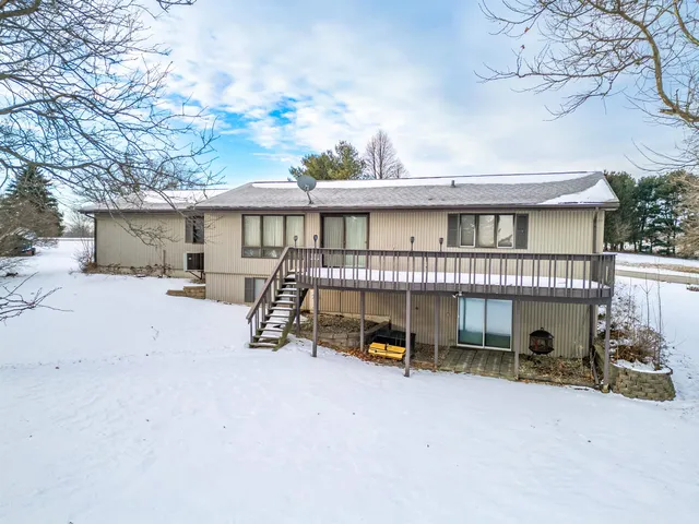 $225,000 | 136 Lake Summerset Road, Lake Summerset, IL 61019