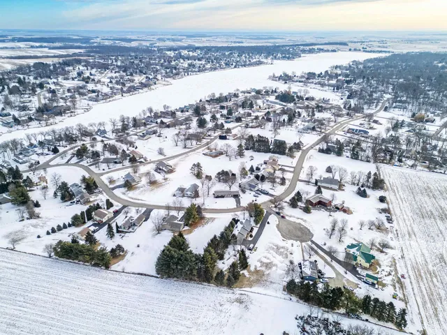 $225,000 | 136 Lake Summerset Road, Lake Summerset, IL 61019