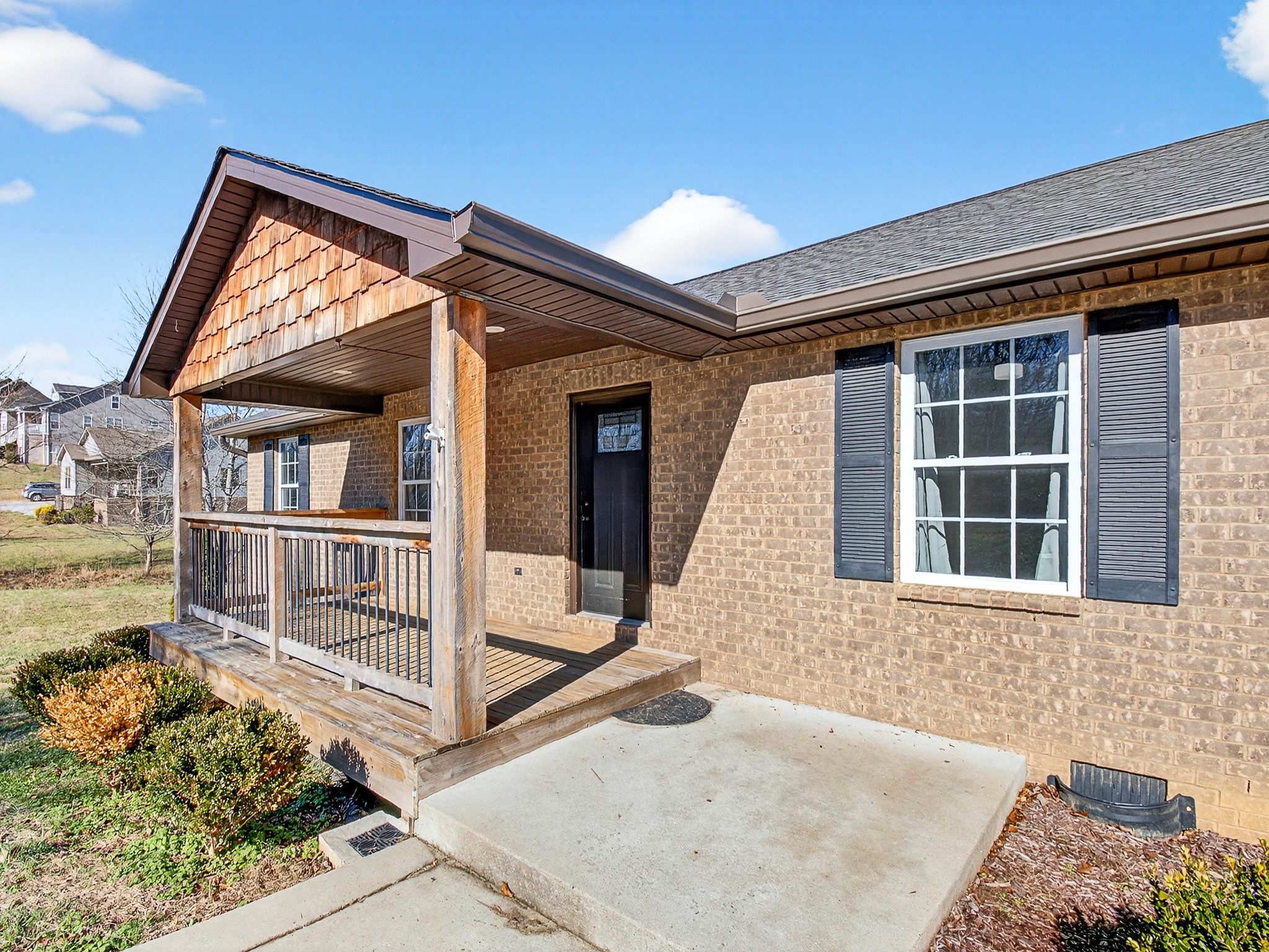 621 Womack Road Bethpage, TN 37022 - Photo 5 of 50 front view of a house