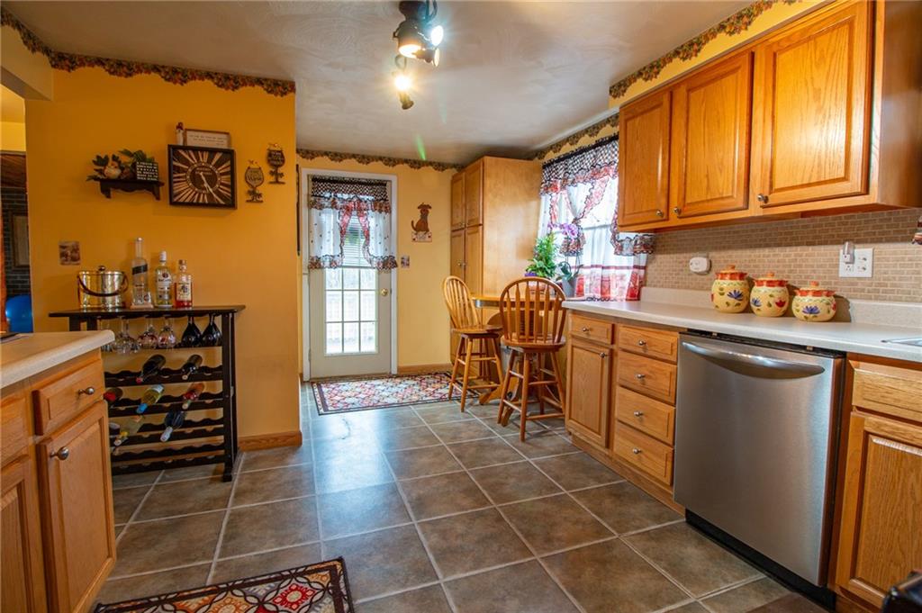 153 Saunders Station Road Trafford, PA 15085 - Photo 8 of 23 Gallery Image 8