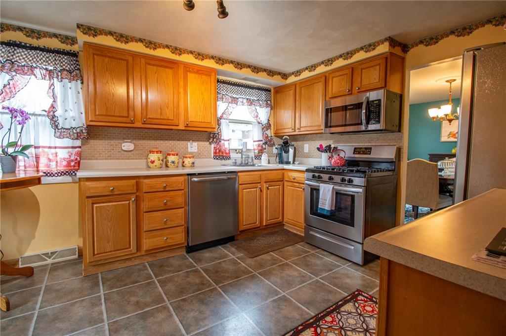 153 Saunders Station Road Trafford, PA 15085 - Photo 9 of 23 Gallery Image 9