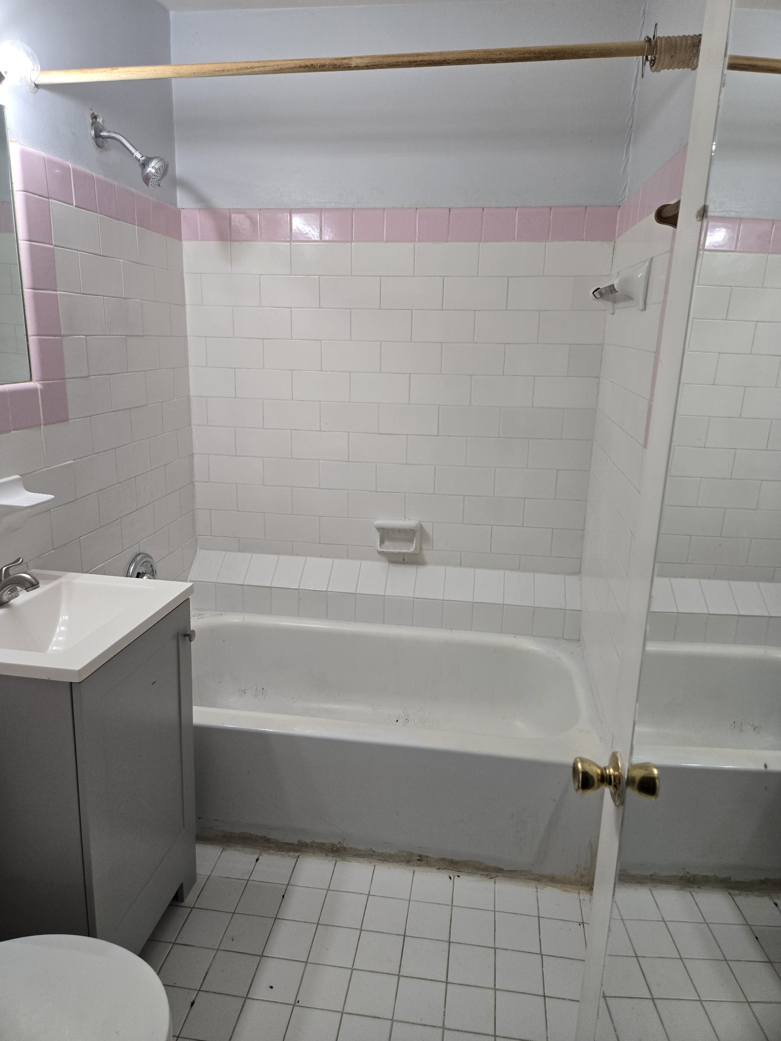 550 Harding Place, Unit E120 Nashville, TN 37211 - Photo 7 of 8 a bathroom with a bathtub and a shower