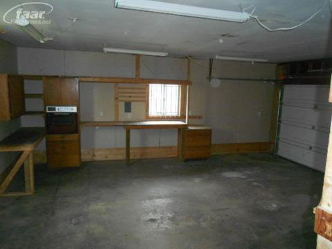 9125 Beecher Road Flushing, MI 48433 - Photo 17 of 20 20181570-16.JPG