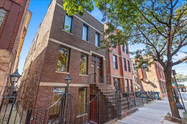 $3,600 | 1147 West Taylor Street, Unit 1, Chicago, IL 60607