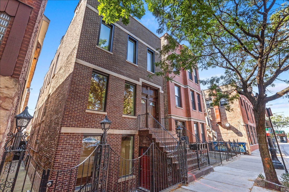 1147 West Taylor Street, Unit 1 Chicago, IL 60607 - Photo 1 of 17