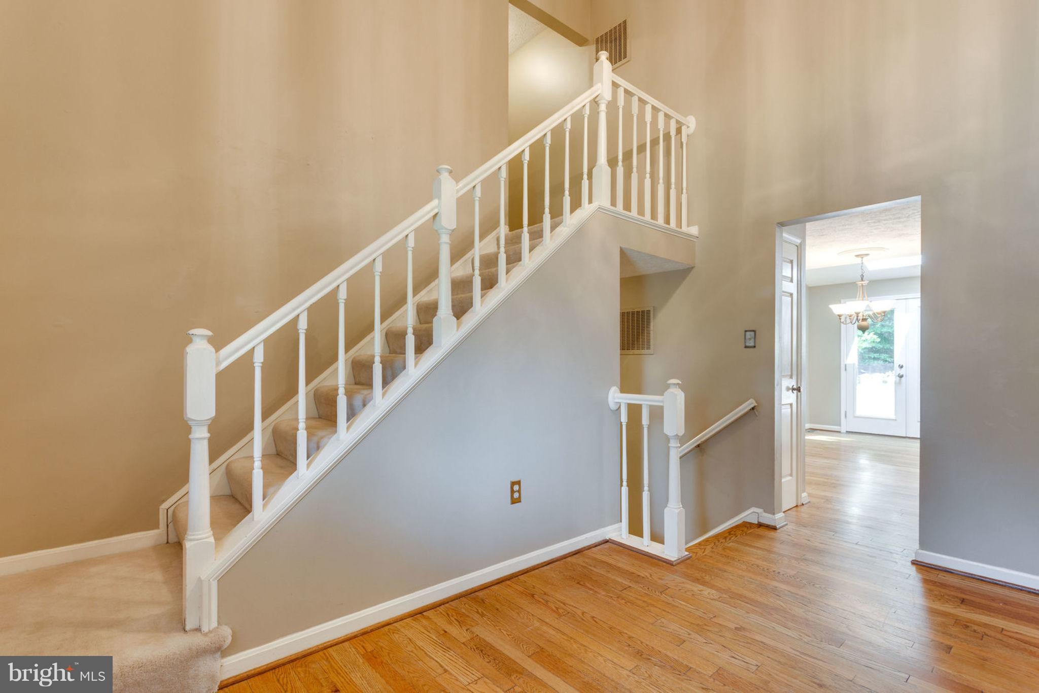 7314 Jenna Road Springfield, VA 22153 - Photo 3 of 30 Hardwood entry and kitchen
