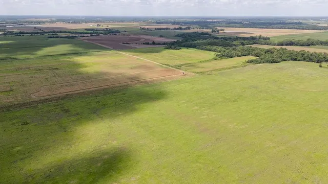 $418,700 | 1 90th Lane, Liberal, MO 64762