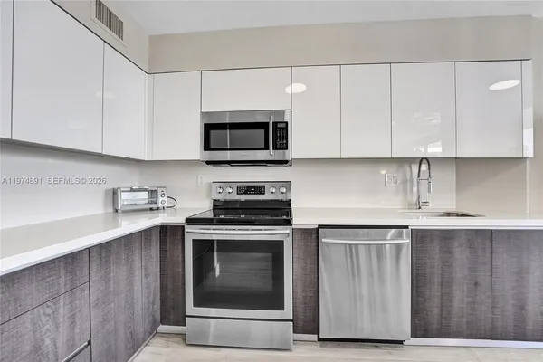 $4,000 | 19101 Northeast 36th Court, Unit 3002, Aventura, FL 33180