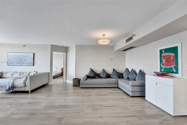 $4,000 | 19101 Northeast 36th Court, Unit 3002, Aventura, FL 33180