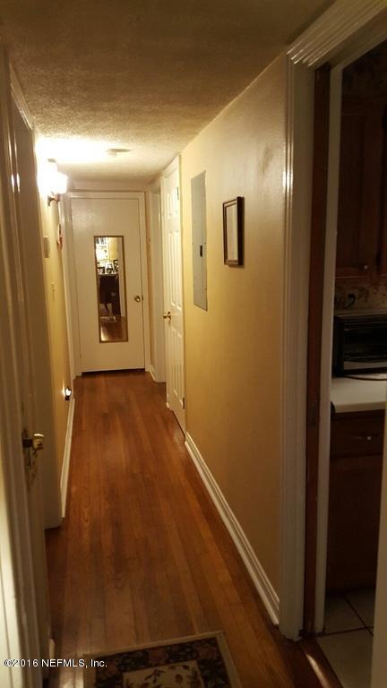 2419 Patsy Anne Drive Jacksonville, FL 32207 - Photo 17 of 33 Patsy Anne hallway