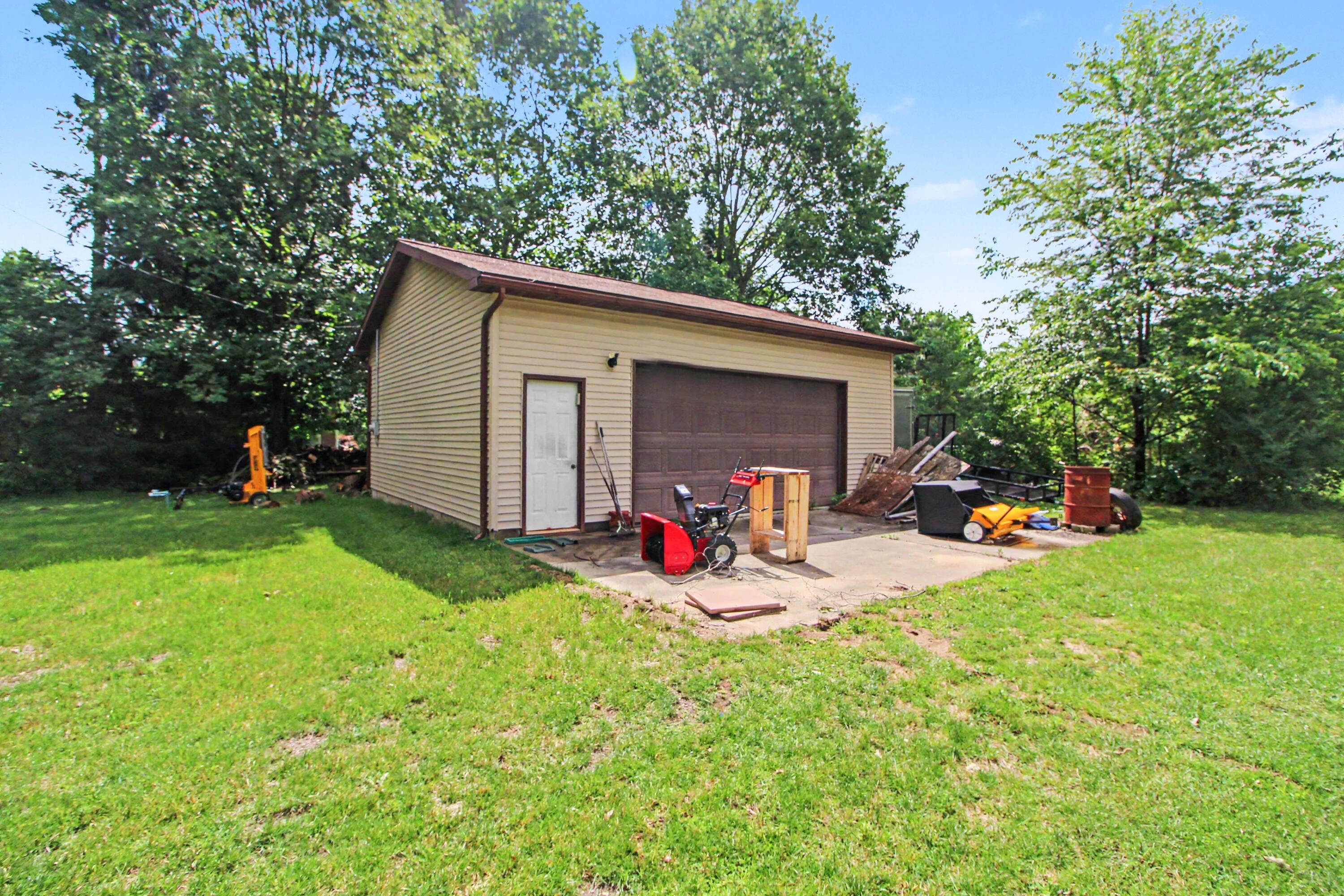 41141 Savage Road Belleville, MI 48111 - Photo 24 of 26 026_file_9558