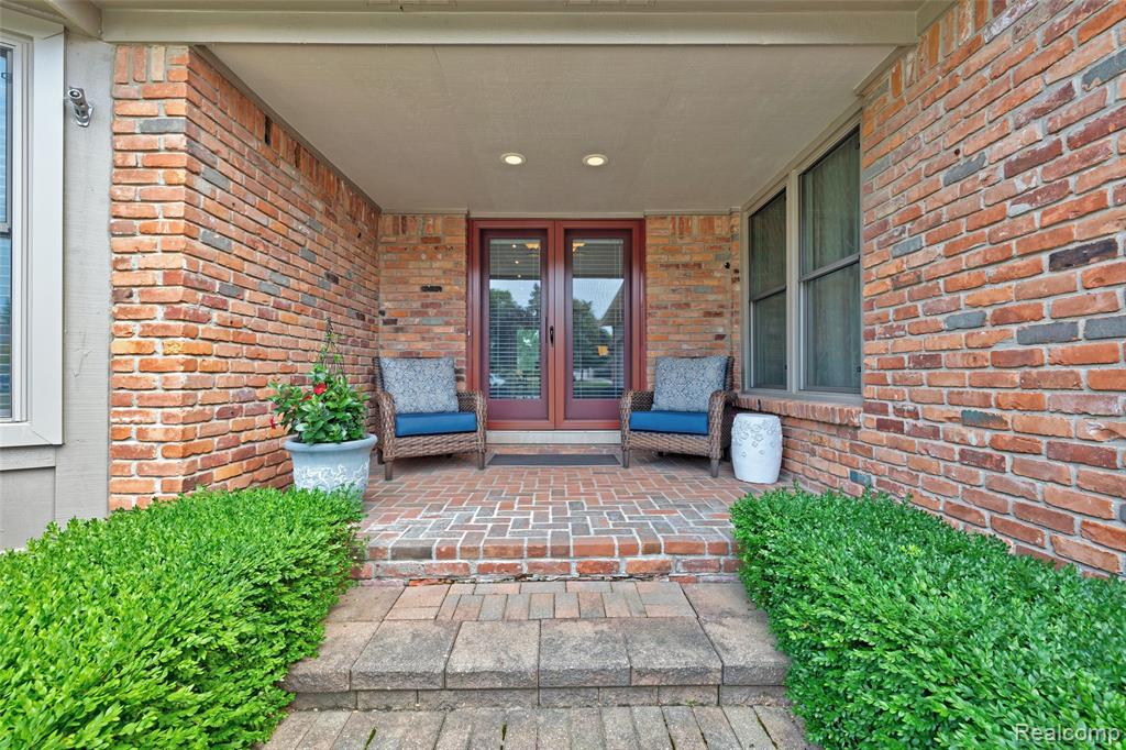 1692 Edinborough Drive Rochester Hills, MI 48306 - Photo 2 of 53