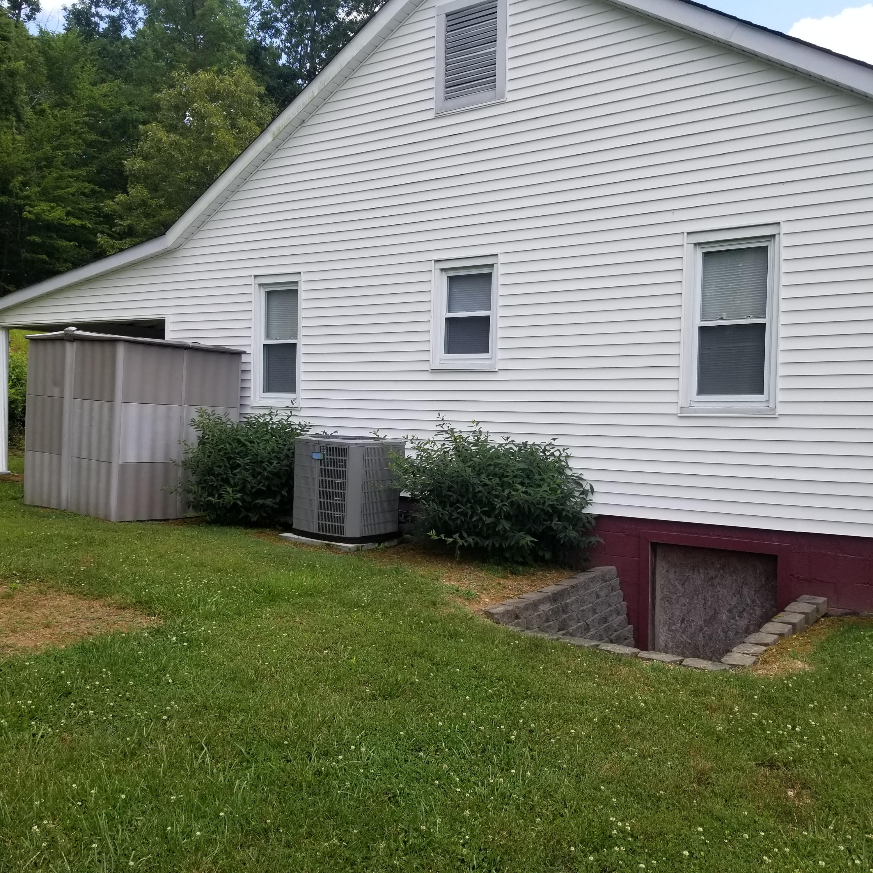 131 Eldon Justice Road Oliver Springs, TN 37840 - Photo 3 of 14 9