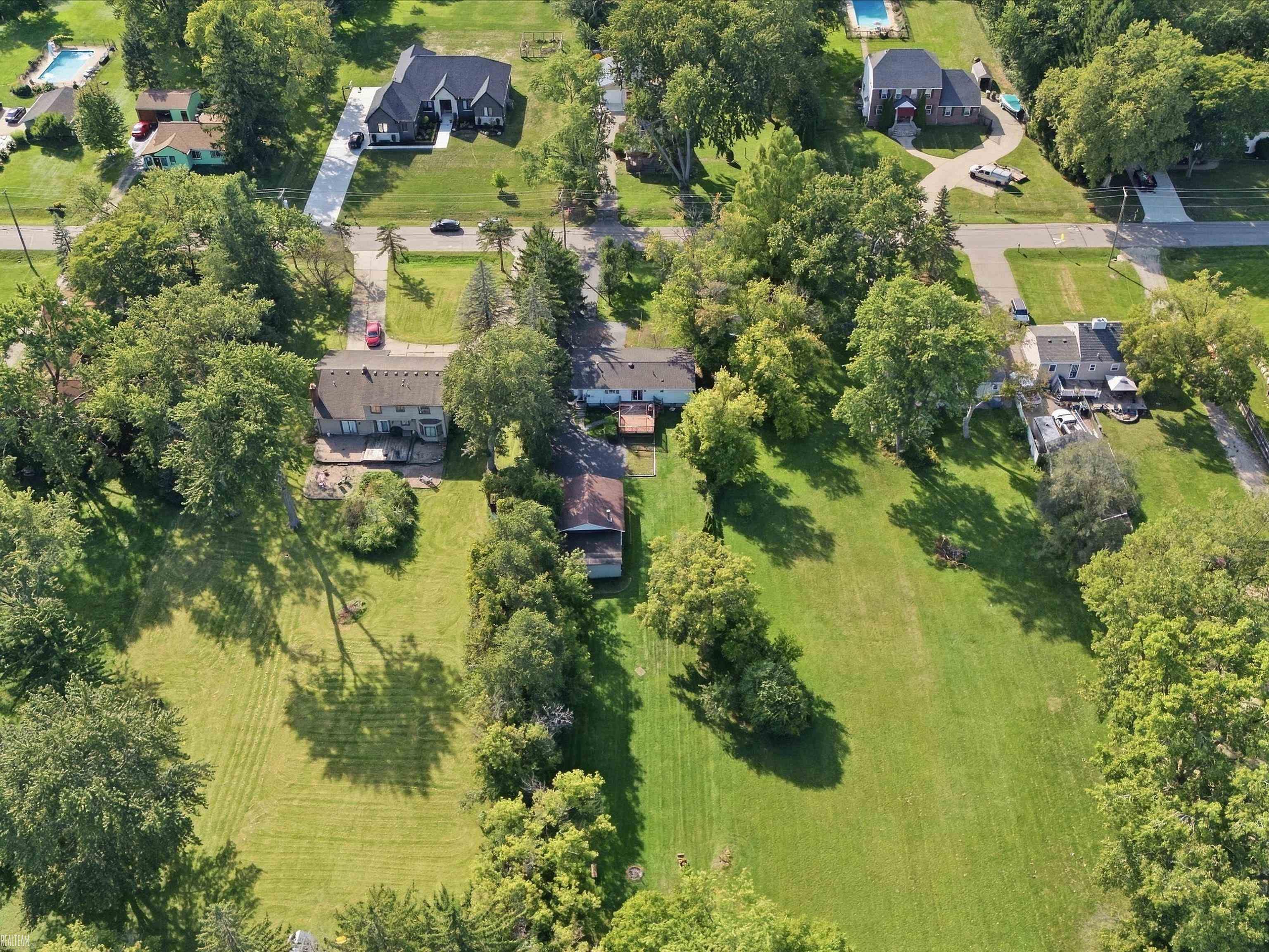 2789 Hickory Lawn Road Rochester, MI 48307 - Photo 33 of 34 50222077-2d59dcd3-bbe8-4dce-b1a8-506beedb7d20.JPG