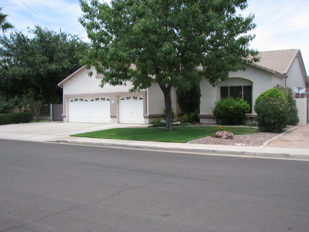 186 East Smoke Tree Road Gilbert, AZ 85296 - Photo 1 of 16 FRONT OF THE HOME