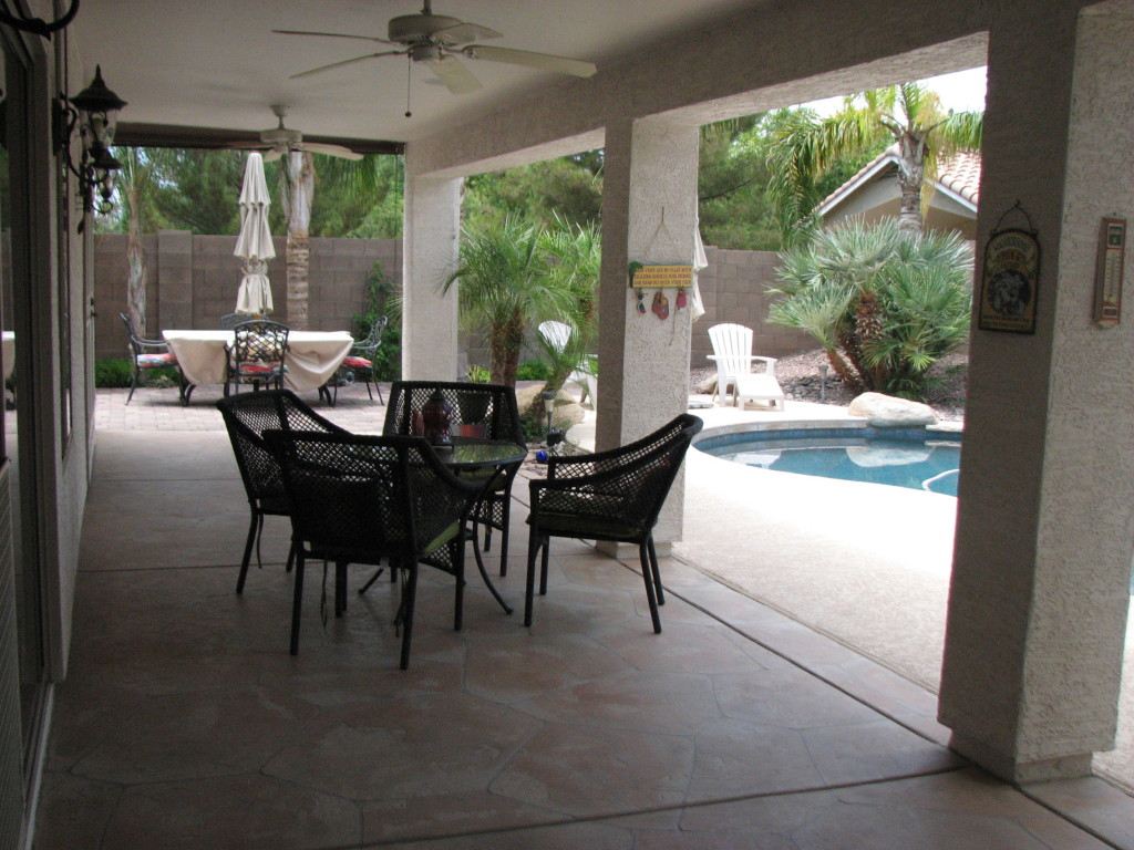 186 East Smoke Tree Road Gilbert, AZ 85296 - Photo 4 of 16 COVERED PATIO