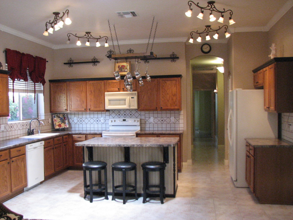 186 East Smoke Tree Road Gilbert, AZ 85296 - Photo 6 of 16 KITCHEN