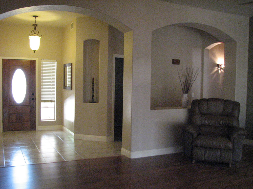 186 East Smoke Tree Road Gilbert, AZ 85296 - Photo 8 of 16 LIVING ROOM