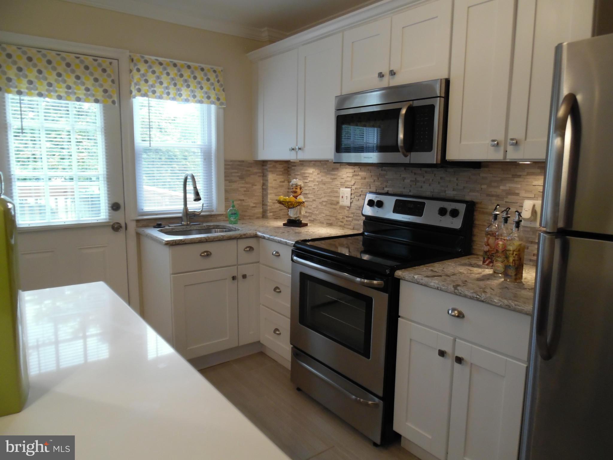 720 Wicklow Road Baltimore, MD 21229 - Photo 11 of 30 Kitchen