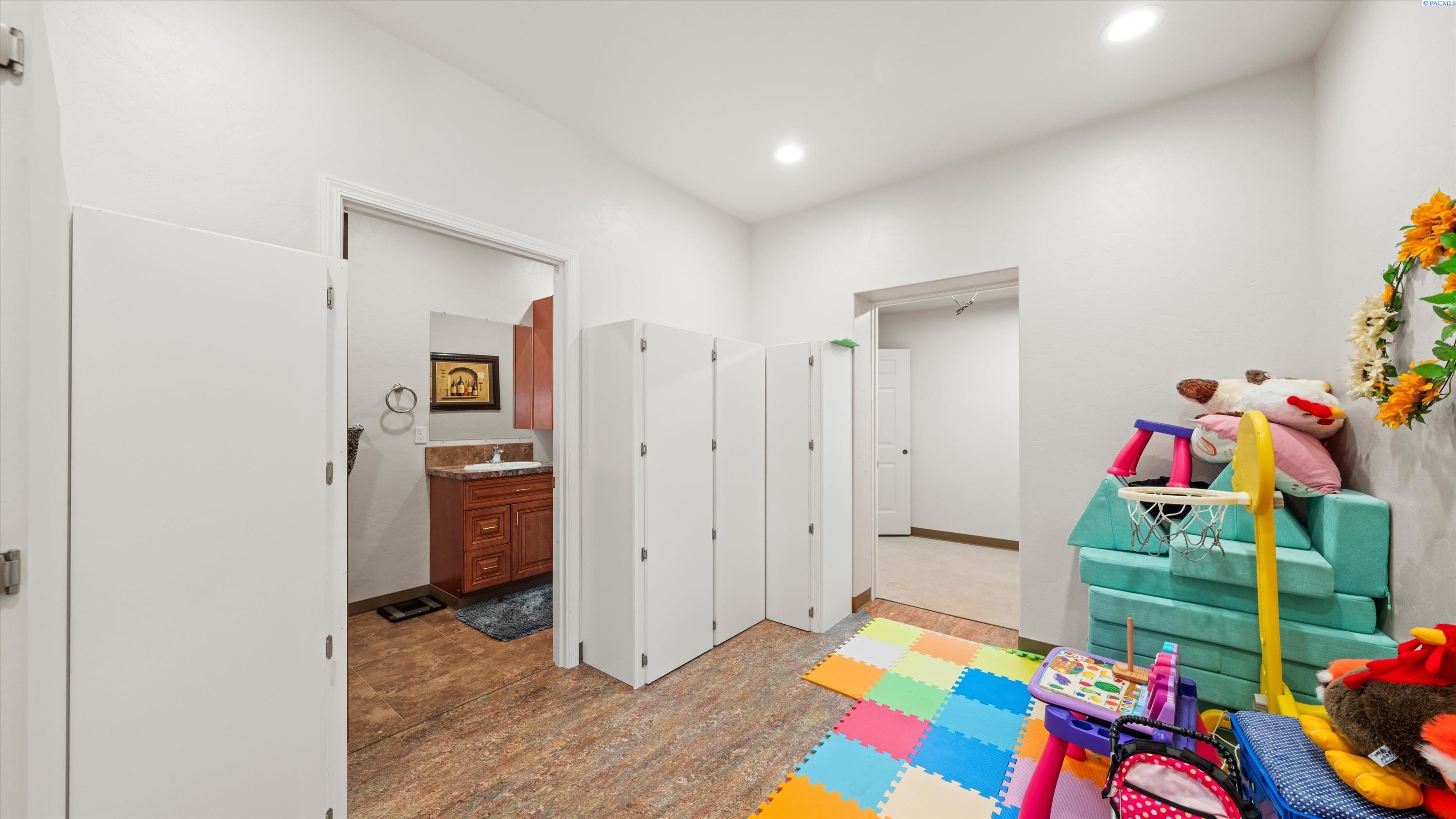 27446 North Case Road Prosser, WA 99350 - Photo 31 of 50 Gallery Image 31