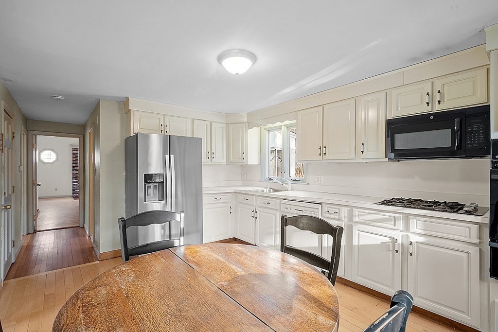 4 Cathy Road Chelmsford, MA 01824 - Photo 3 of 33
