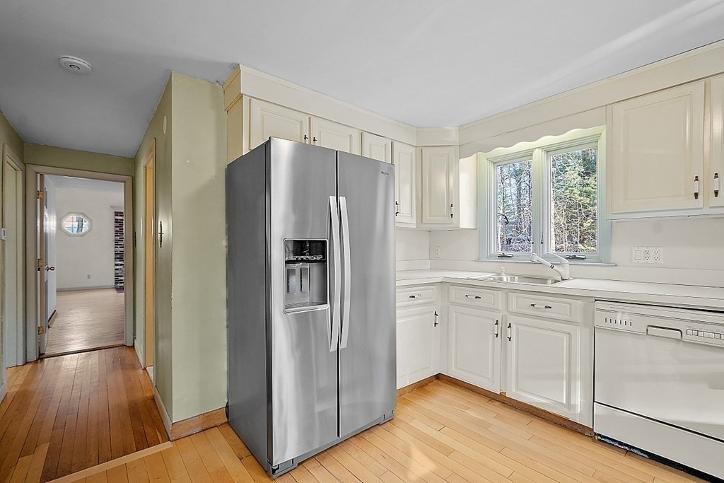 4 Cathy Road Chelmsford, MA 01824 - Photo 5 of 33