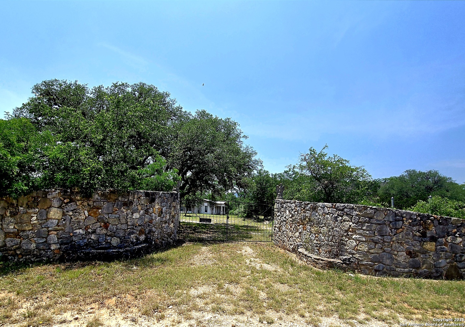 230 Rocky Top Road Medina, TX 78055 - Photo 28 of 37 a view of a yard with wooden fence