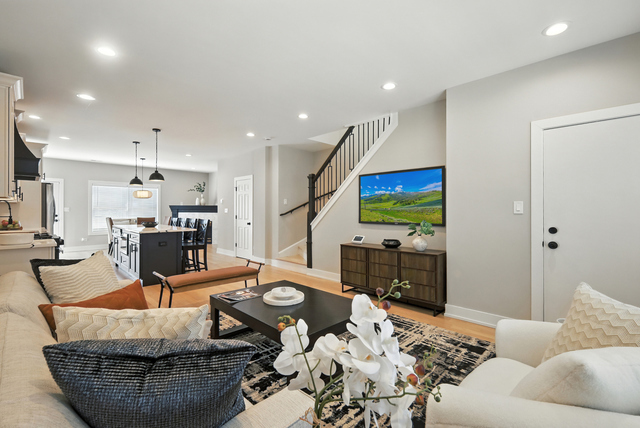 4055 South Ellis Avenue Chicago, IL 60653 - Photo 2 of 42