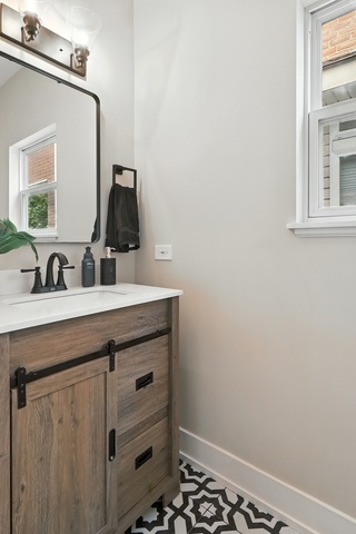 4055 South Ellis Avenue Chicago, IL 60653 - Photo 10 of 42