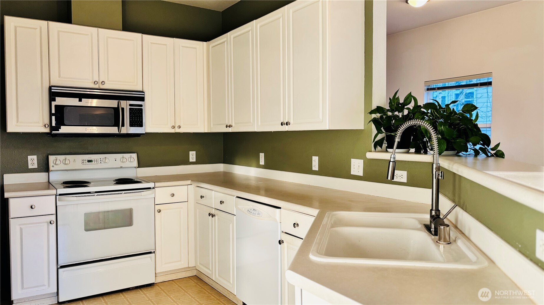 17645 134th Lane Southeast Renton, WA 98058 - Photo 6 of 16 Gallery Image 6