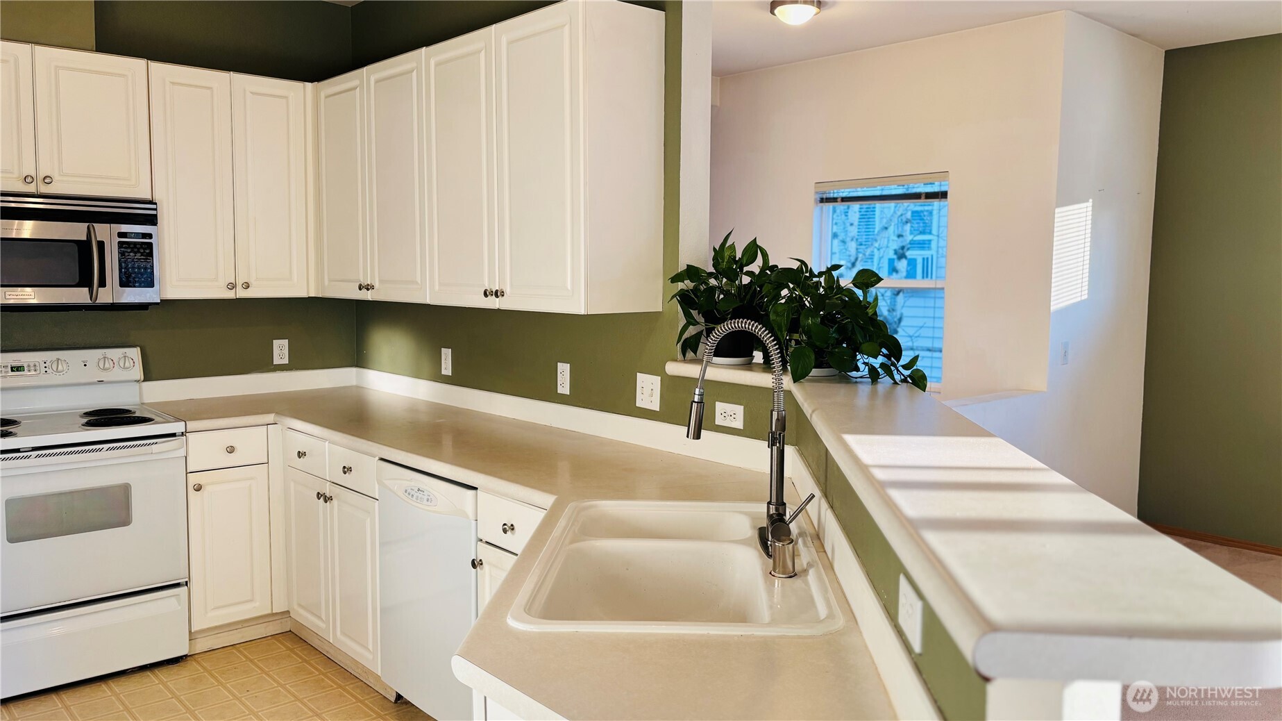 17645 134th Lane Southeast Renton, WA 98058 - Photo 7 of 16 Gallery Image 7