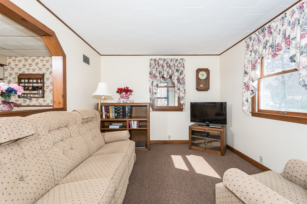 371 Chestnut Hill Road Millville, MA 01529 - Photo 6 of 30 Gallery Image 6