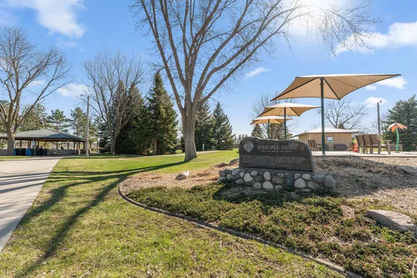 $450,000 | 496 Braeburn Drive, Shakopee, MN 55379