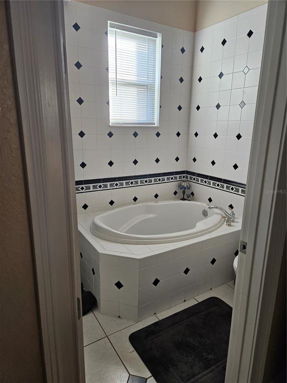 116 Raintree Court Auburndale, FL 33823 - Photo 27 of 45 a bathroom with a bathtub and a window