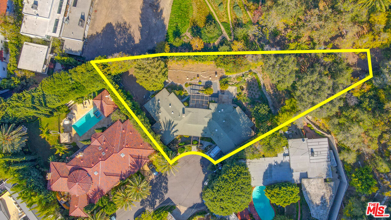 1749 Mandeville Lane Los Angeles, CA 90049 - Photo 37 of 38